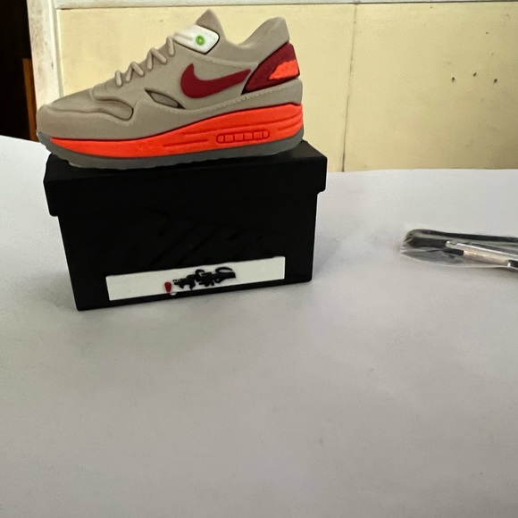 Air pro case brand new I have lots to choose from - Picture 4 of 16